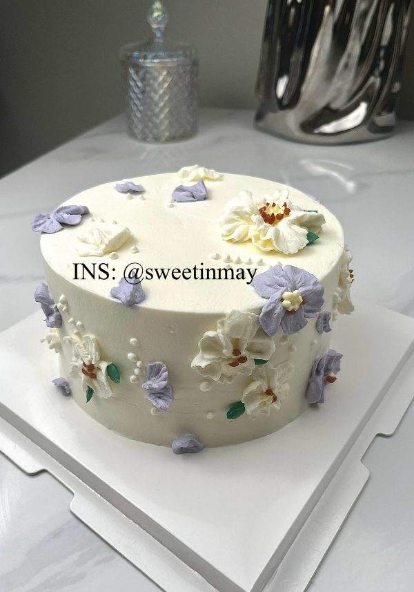 Piped Floral Cake