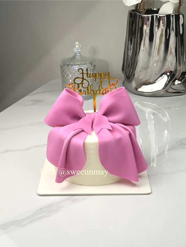 Fondant Bow cake