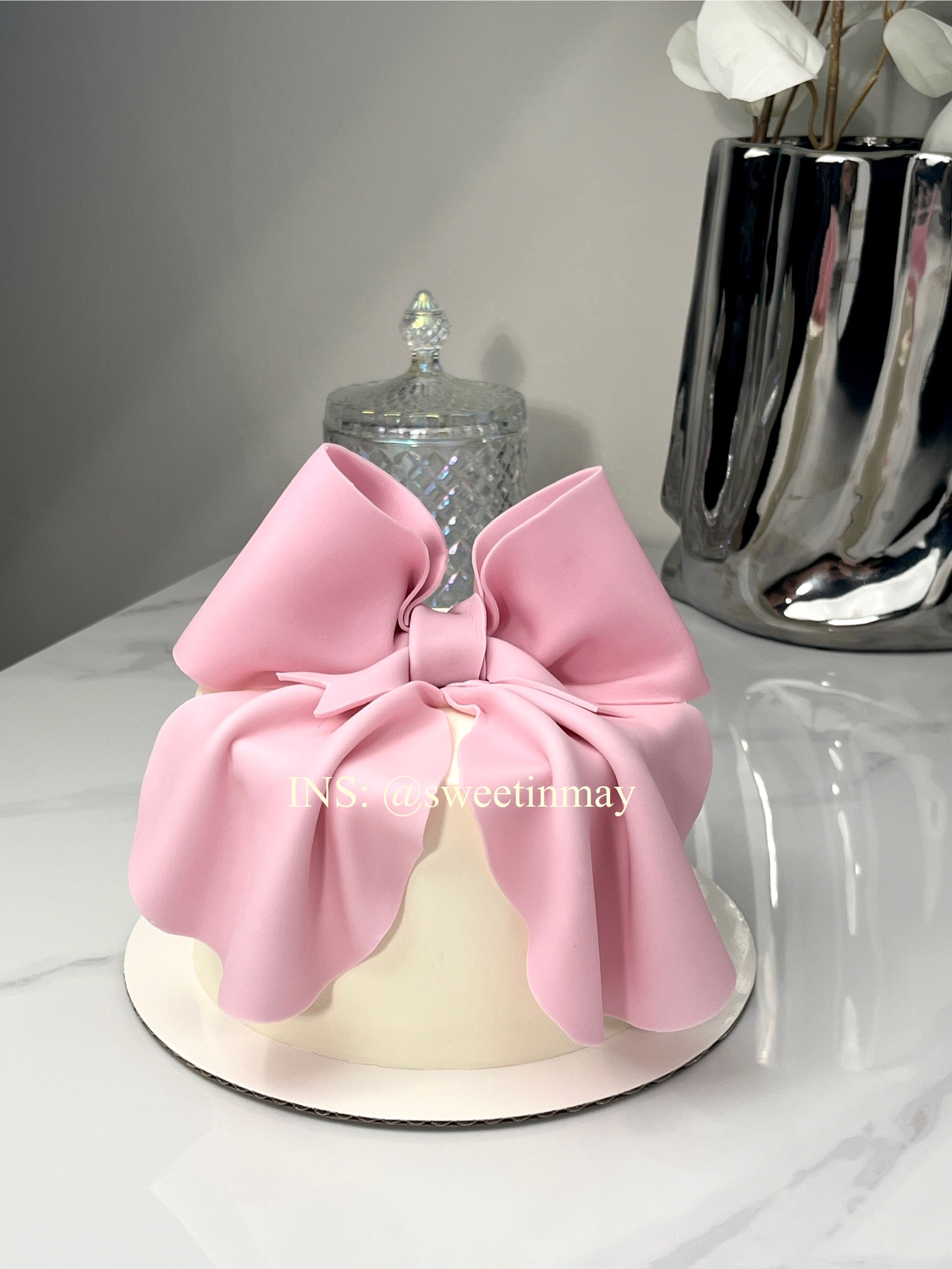 Fondant Bow cake