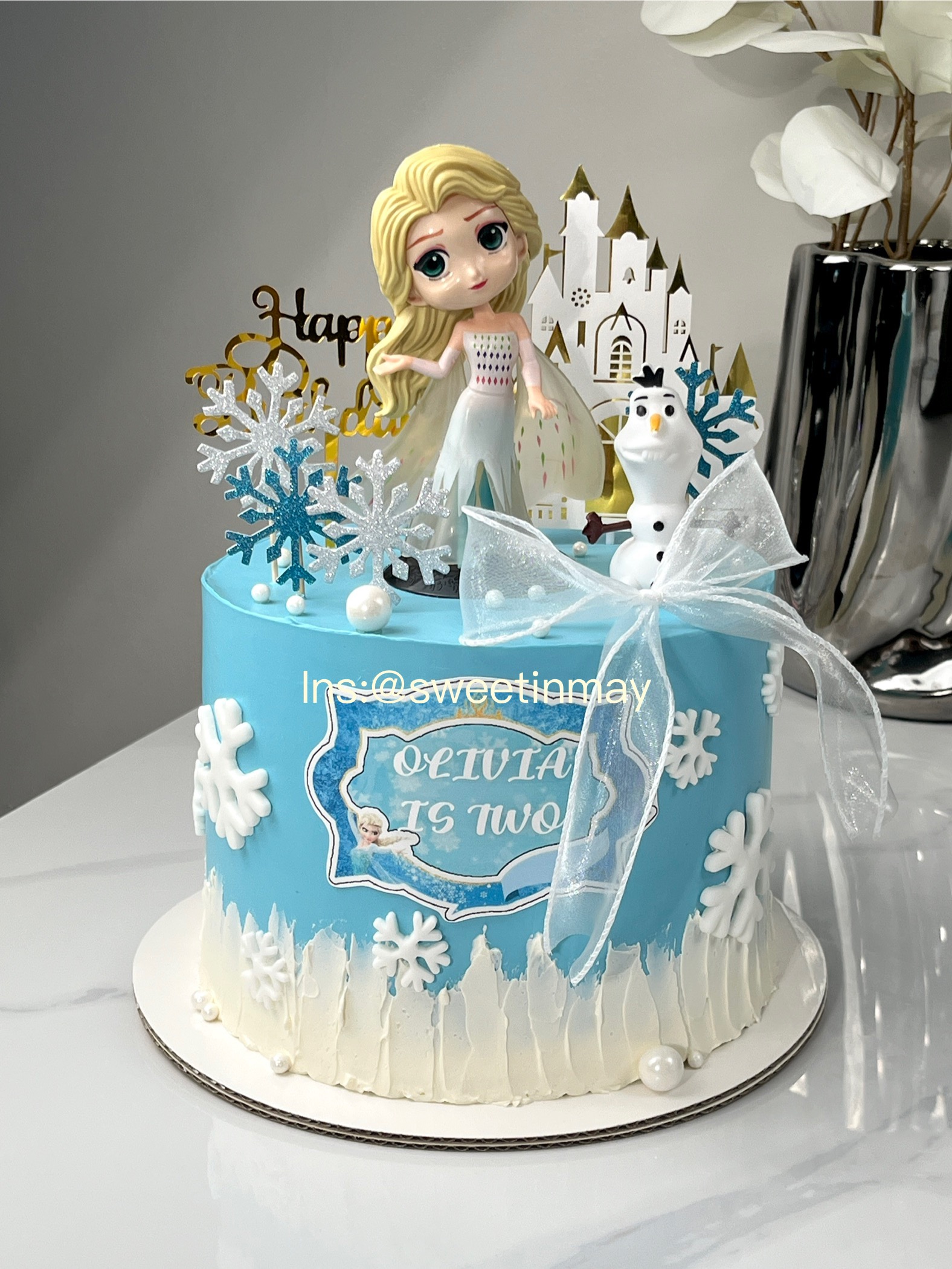 Frozen-Themed Cake