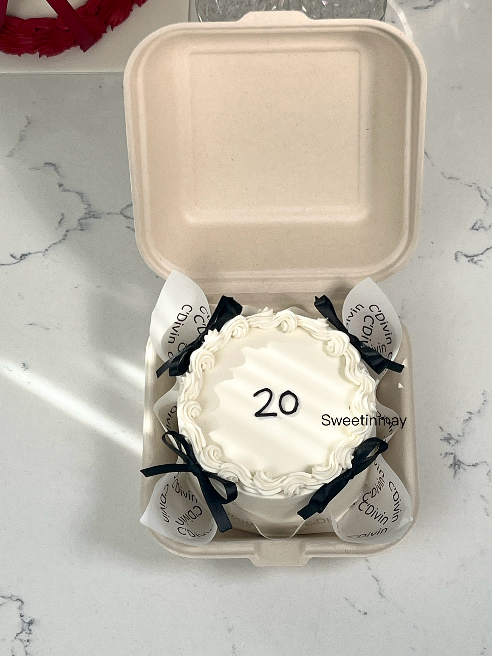 Extra Girly Vintage Bento Cake - Image 4