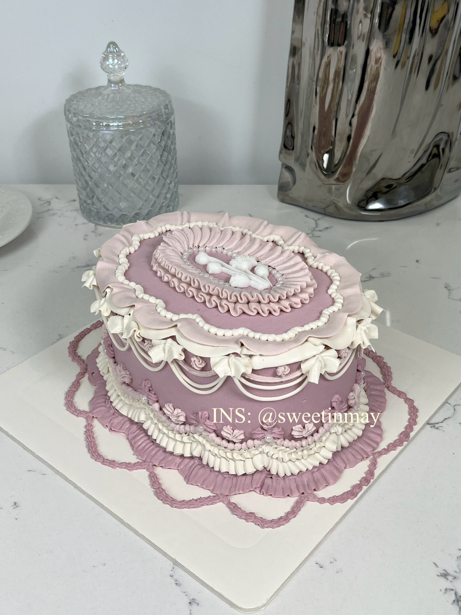 Vintage Oval Floral Cake