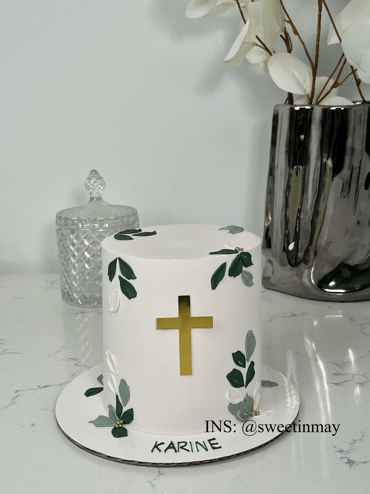 Brush Stroke Minimalist Cake - Image 2