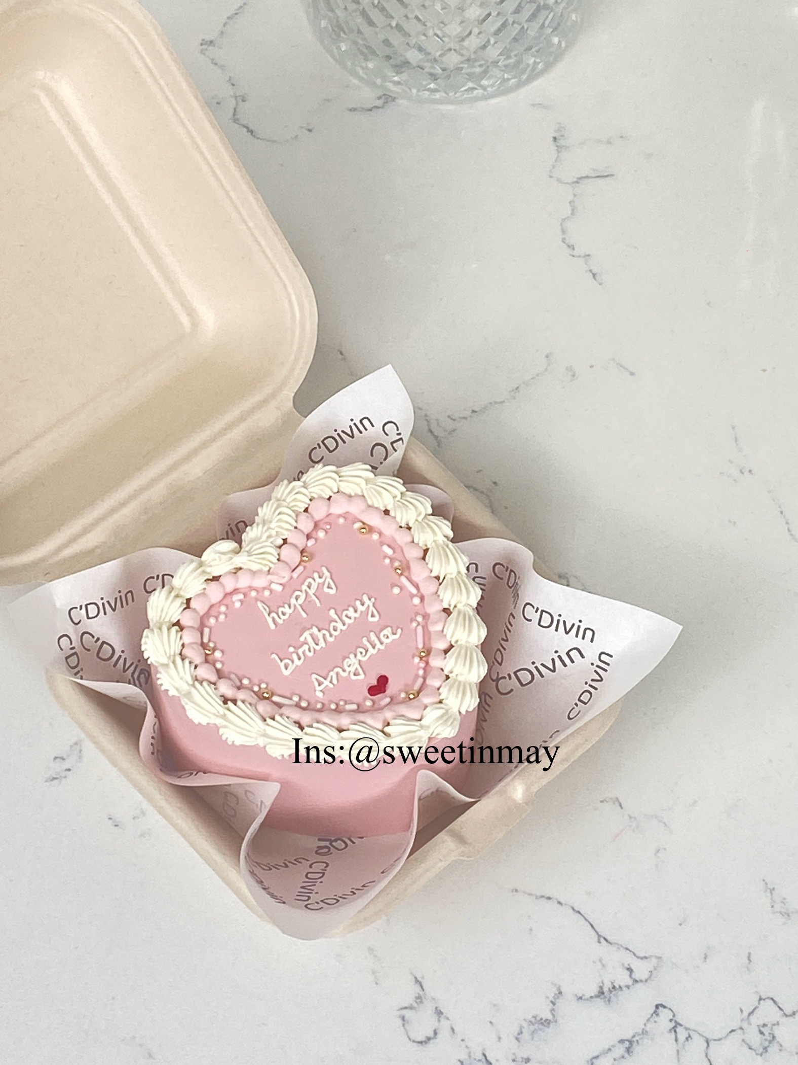 Extra Girly Vintage Bento Cake - Image 2