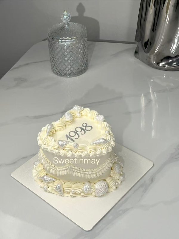 Seashell – Themed Heart Cake