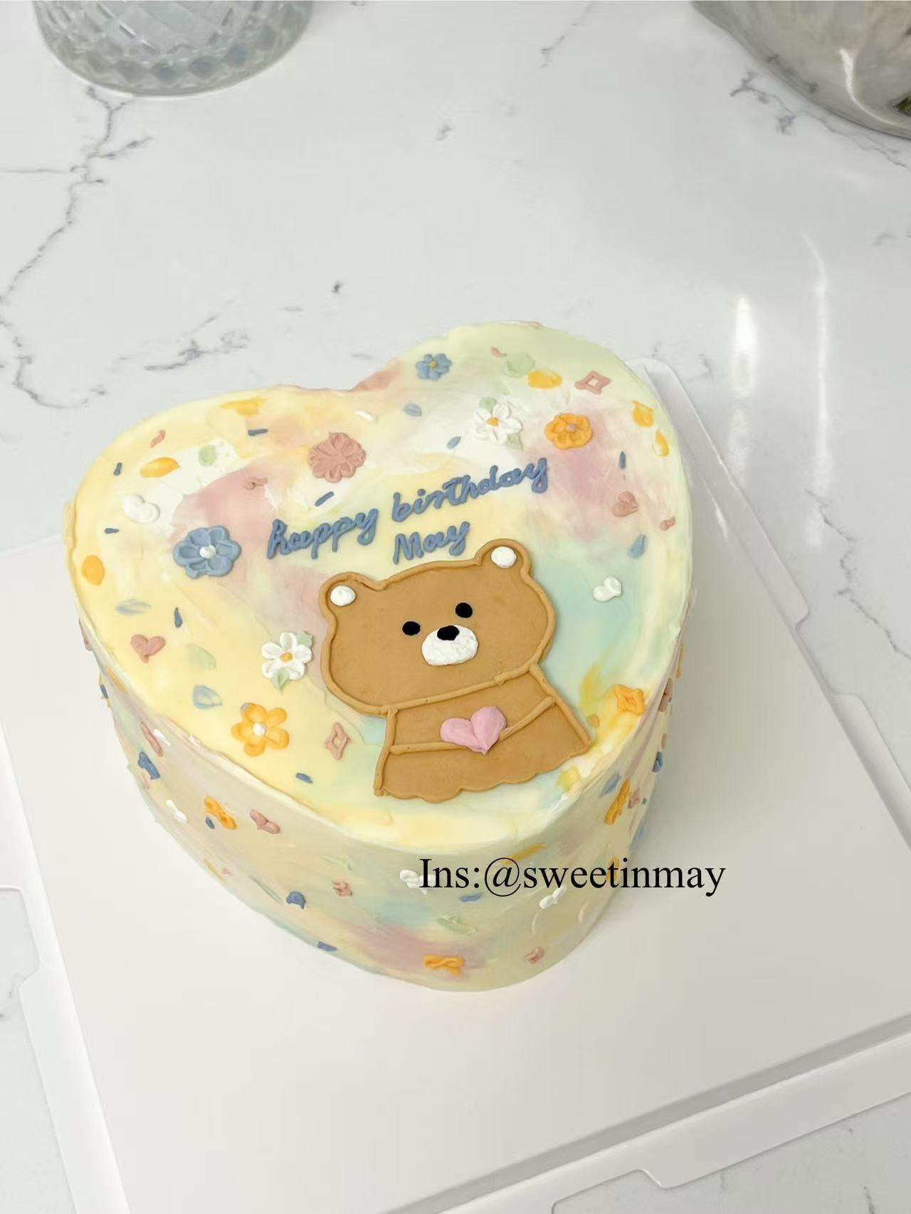Buttercream Painting Cake - Image 4