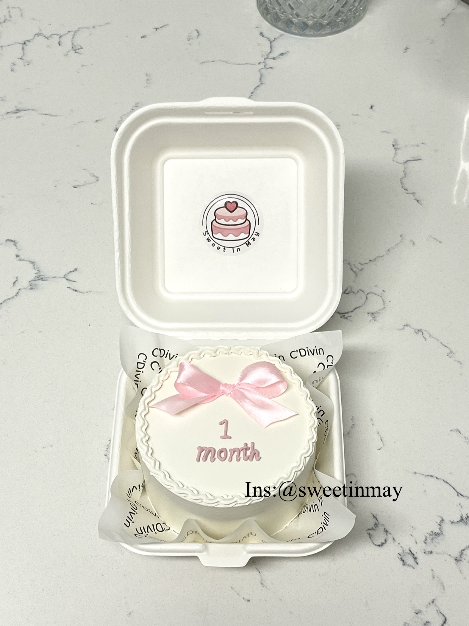 Extra Girly Vintage Bento Cake - Image 7