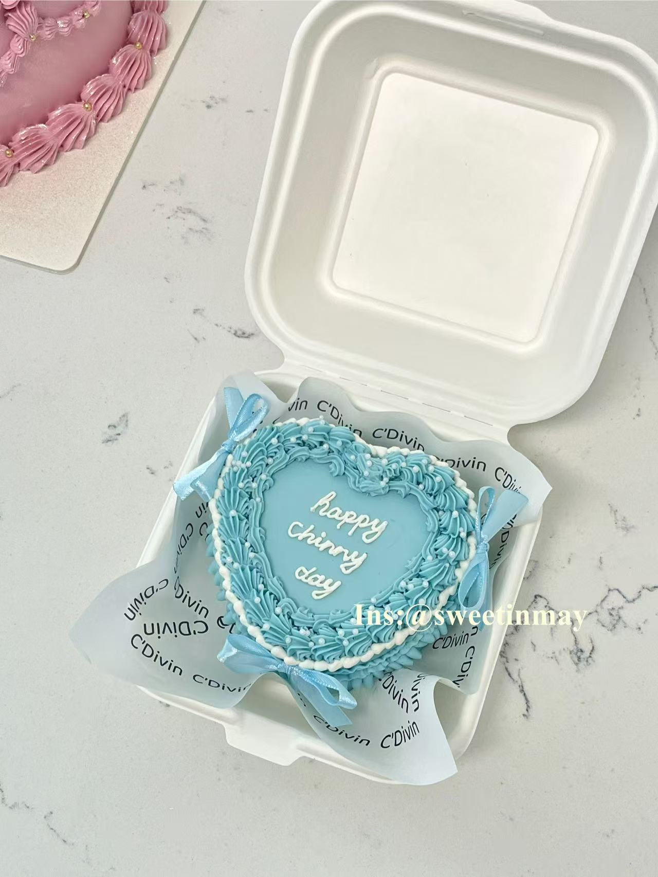 Extra Girly Vintage Bento Cake - Image 5