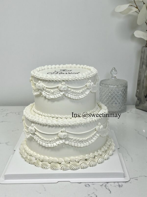 2 Tiered Vintage Cake
